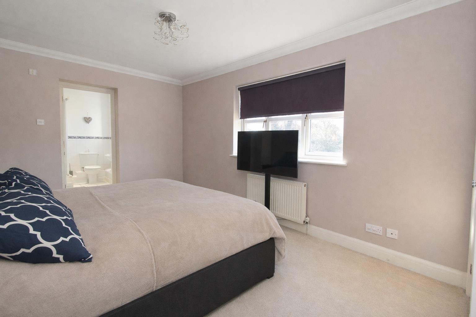 3 bed property in Sandpiper Road, Sutton